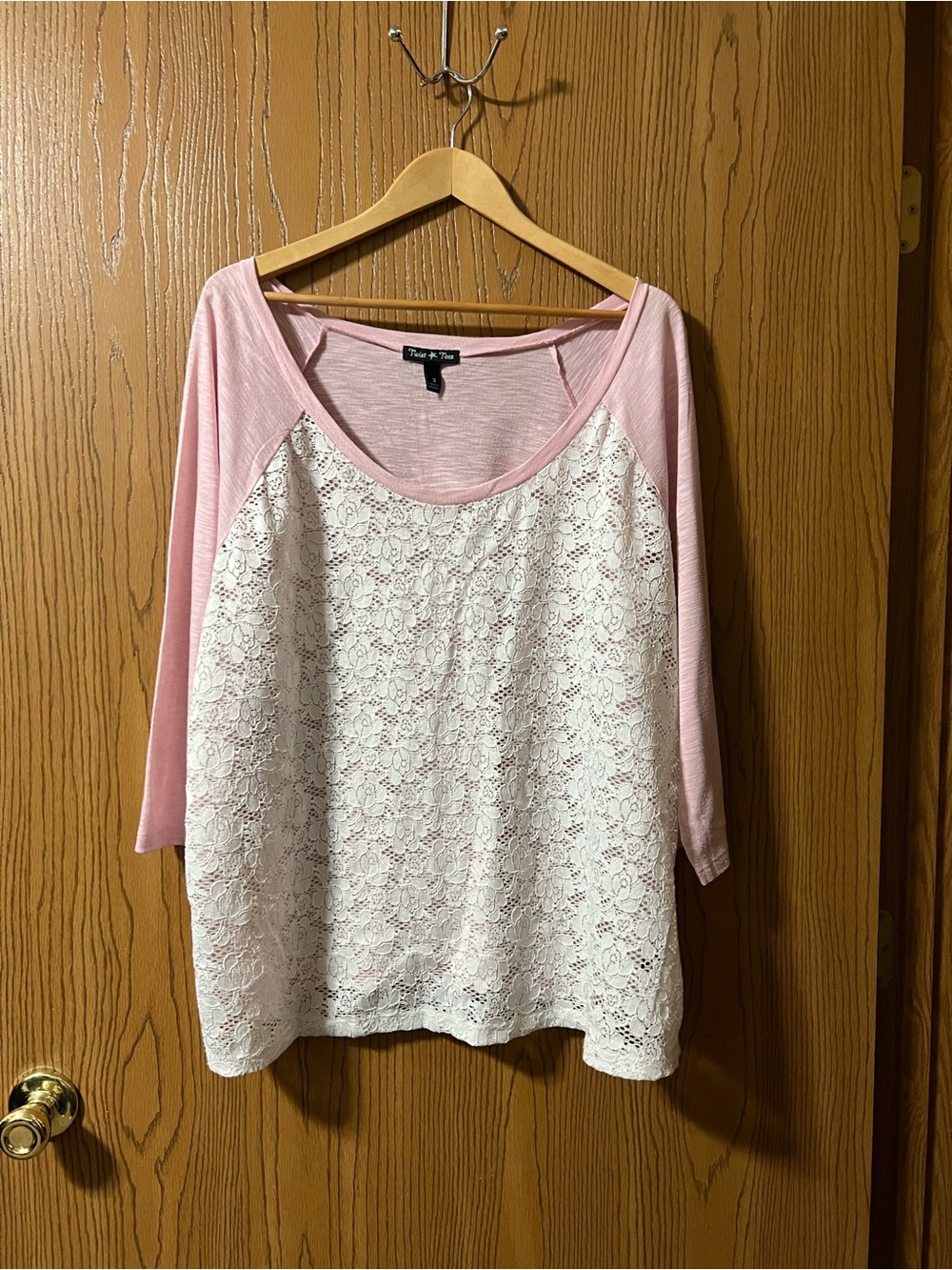 Pink & White Lace Raglan Scoop-Neck Long Sleeve Top
